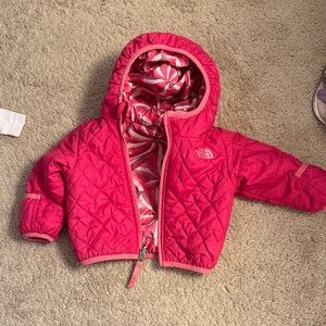 The North Face Pink Quilted Girls' Puffer Jacket with Patterned Lining